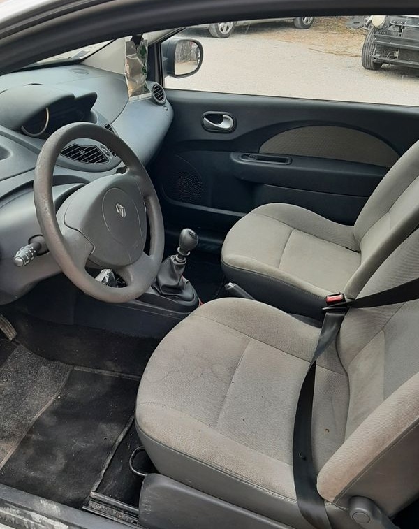Twingo 2 essence 2010 · 172600 km ·